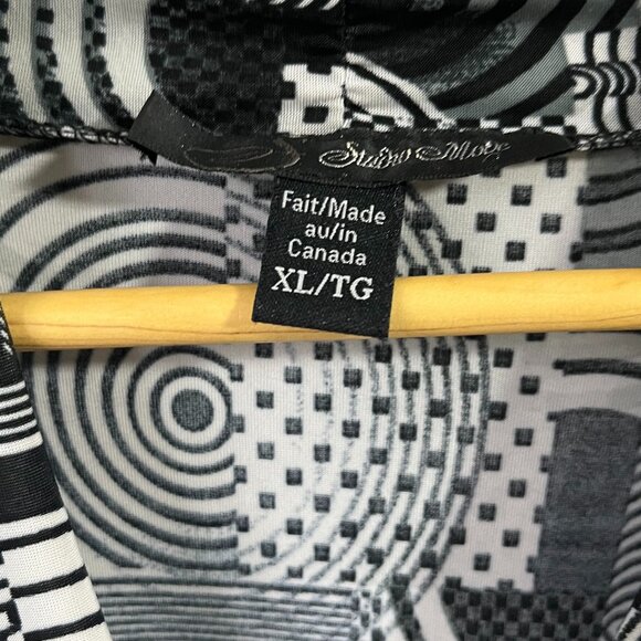 Studio Mode empire waist top in black and white - Picture 4 of 4